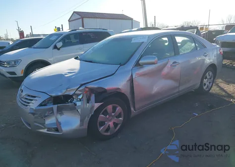 2008 Toyota Camry Le z USA, uszkodzony, nr VIN 4T4BE46K98R025835